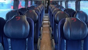 Camión de Primera Plus vacío en su interior