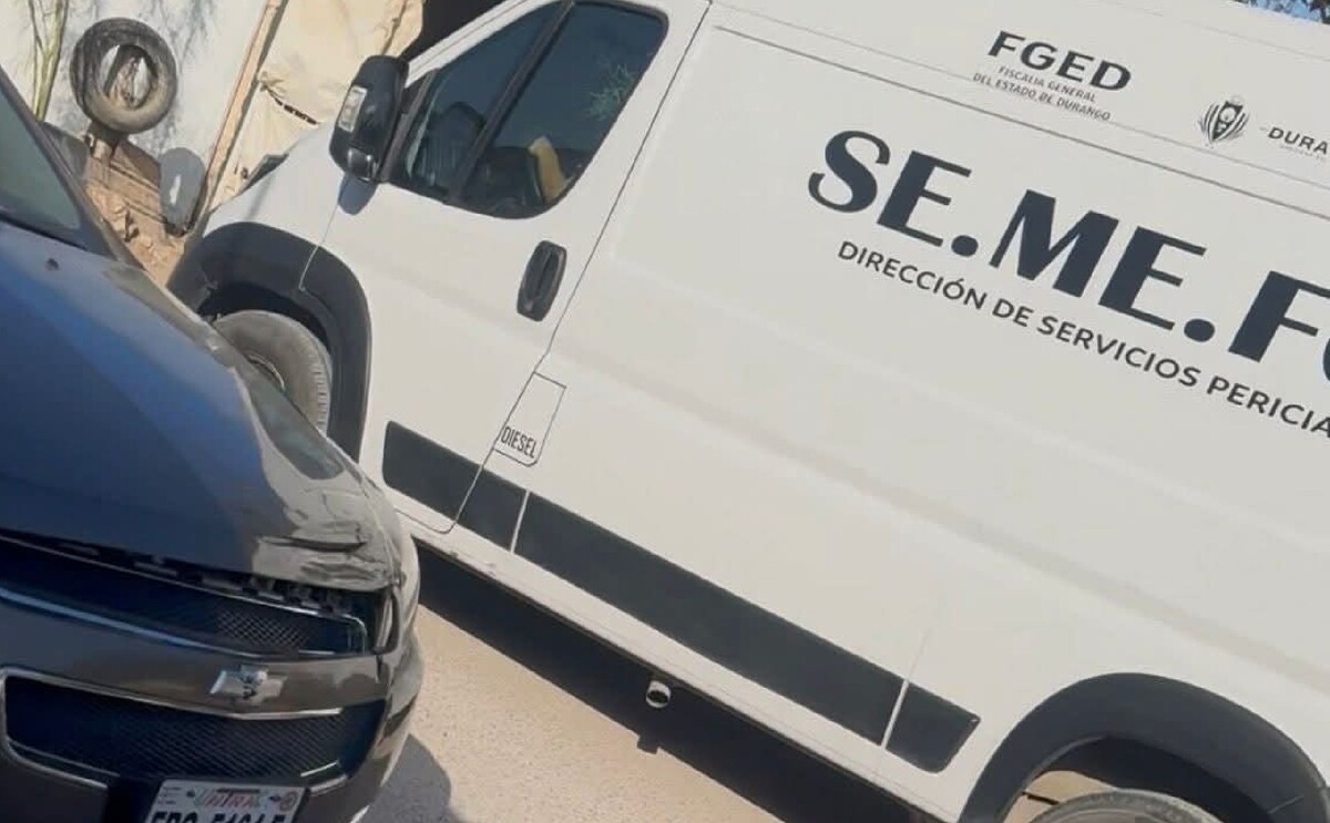 camioneta de SEMEFO en Gómez Palacio.