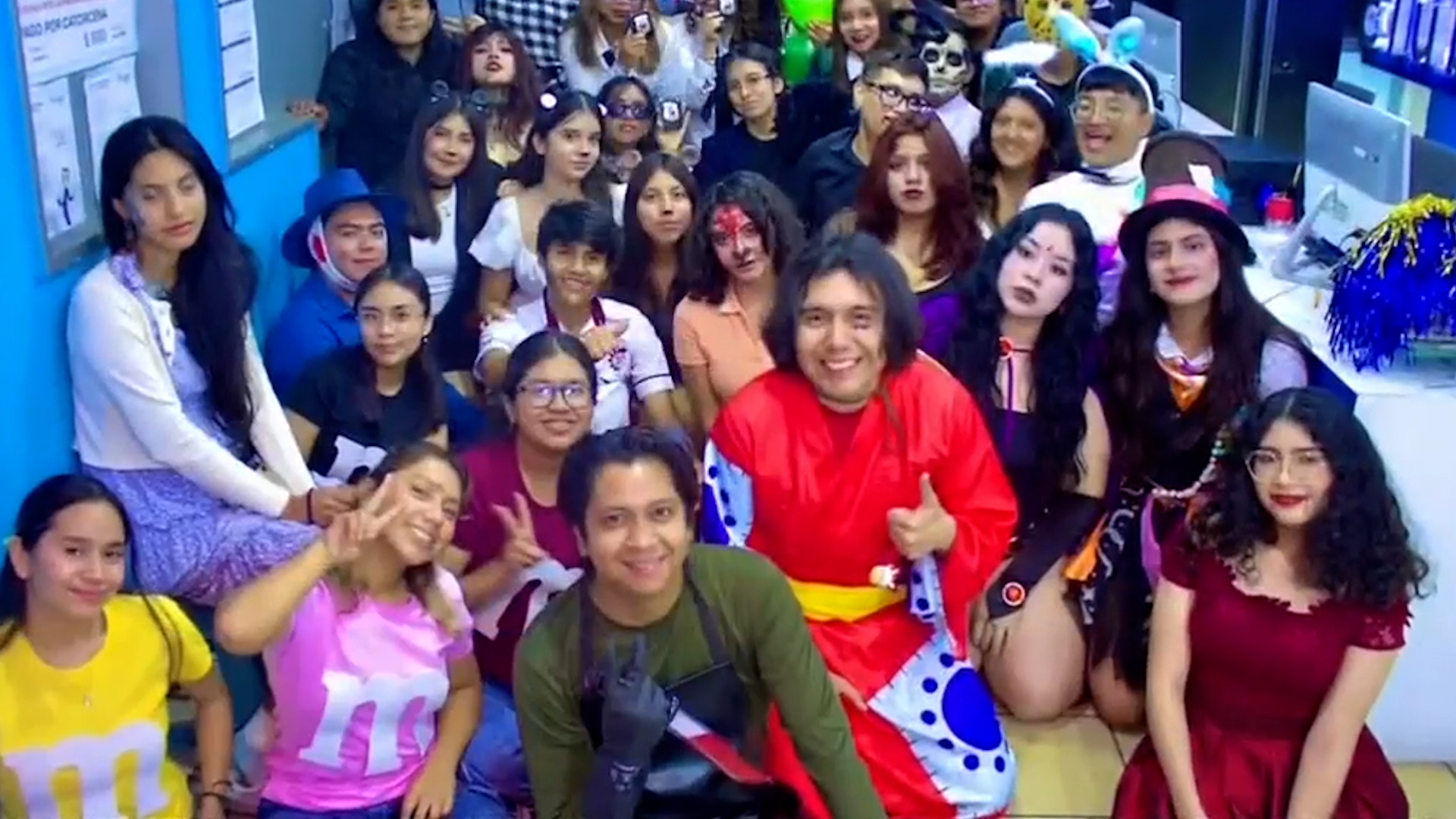 Conoce a Oliver Castro, el profesor de ingeniería civil que utiliza a Luffy y otros personajes de anime para explicar teorías complejas de física.