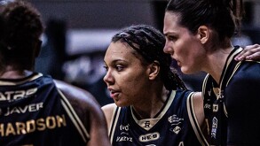 Jugadoras de Fuerza Regia Femenil.