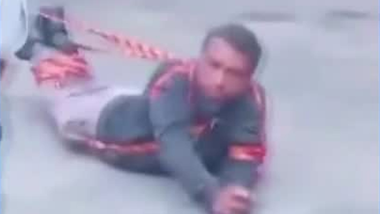 Un hombre fue retenido por vecinos de San Luis Tehuiloyocan tras ser sorprendido intentando robar una bicicleta.