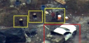 Toma aérea difentes personas en el sitio