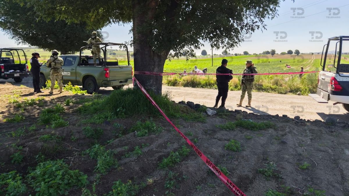 Elementos policiales confirmaron que el cuerpo del masculino se encontraba boca abajo en terrenos de cultivo / Jesús Zavala