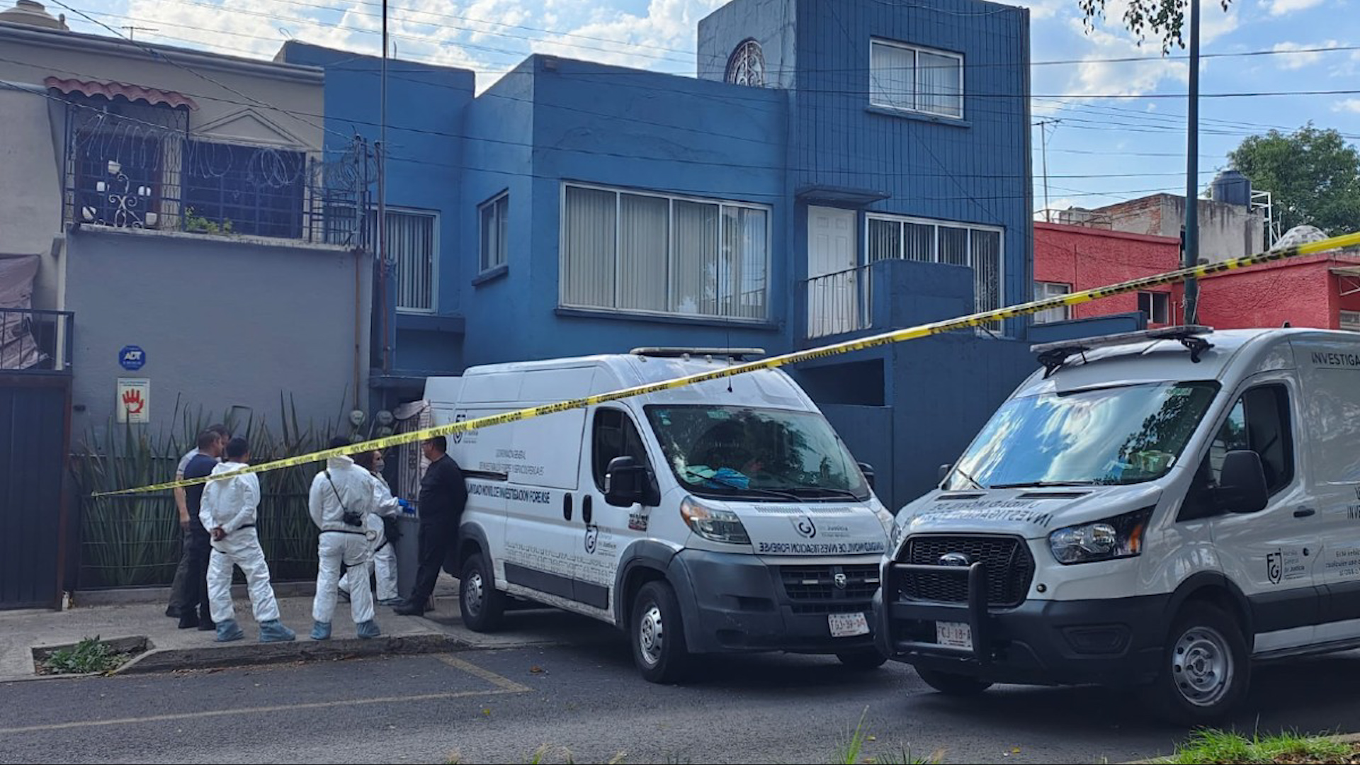 Una pareja y sus hijas de 16 y 12 años fueron asesinadas en su casa de la Nueva Santa María, Azcapotzalco. Las autoridades hallaron un mensaje en la escena.