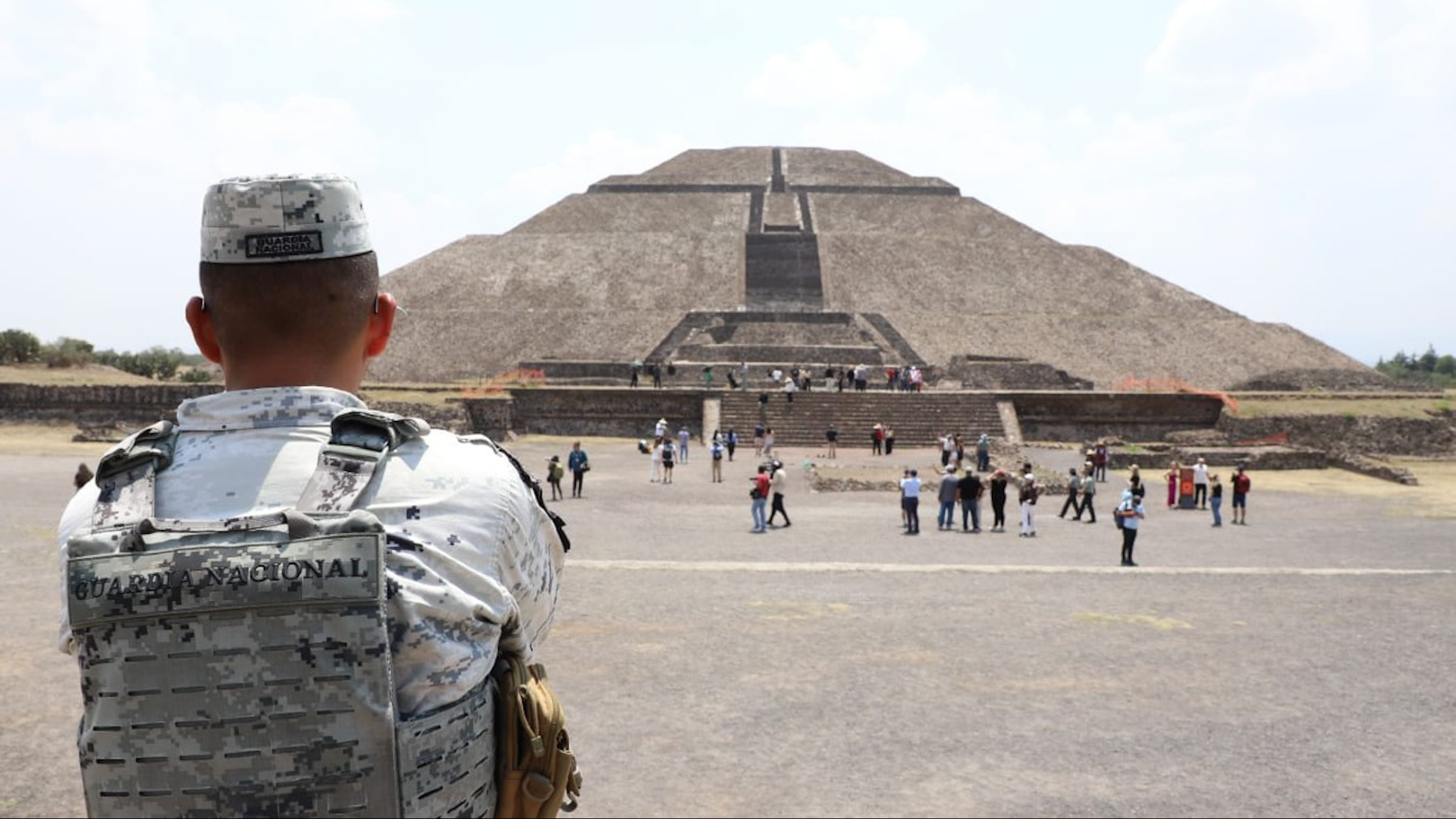 Tras el tiroteo de Julio César, instalan arcos detectores en Teotihuacán. Conoce los objetos prohibidos y cómo operan los filtros de la Guardia Nacional.