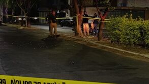 Un hombre de 42 años falleció y su acompañante resultó gravemente herida tras un choque en los cruces de Batallón de San Patricio y San Fermín, en Guadalajara.