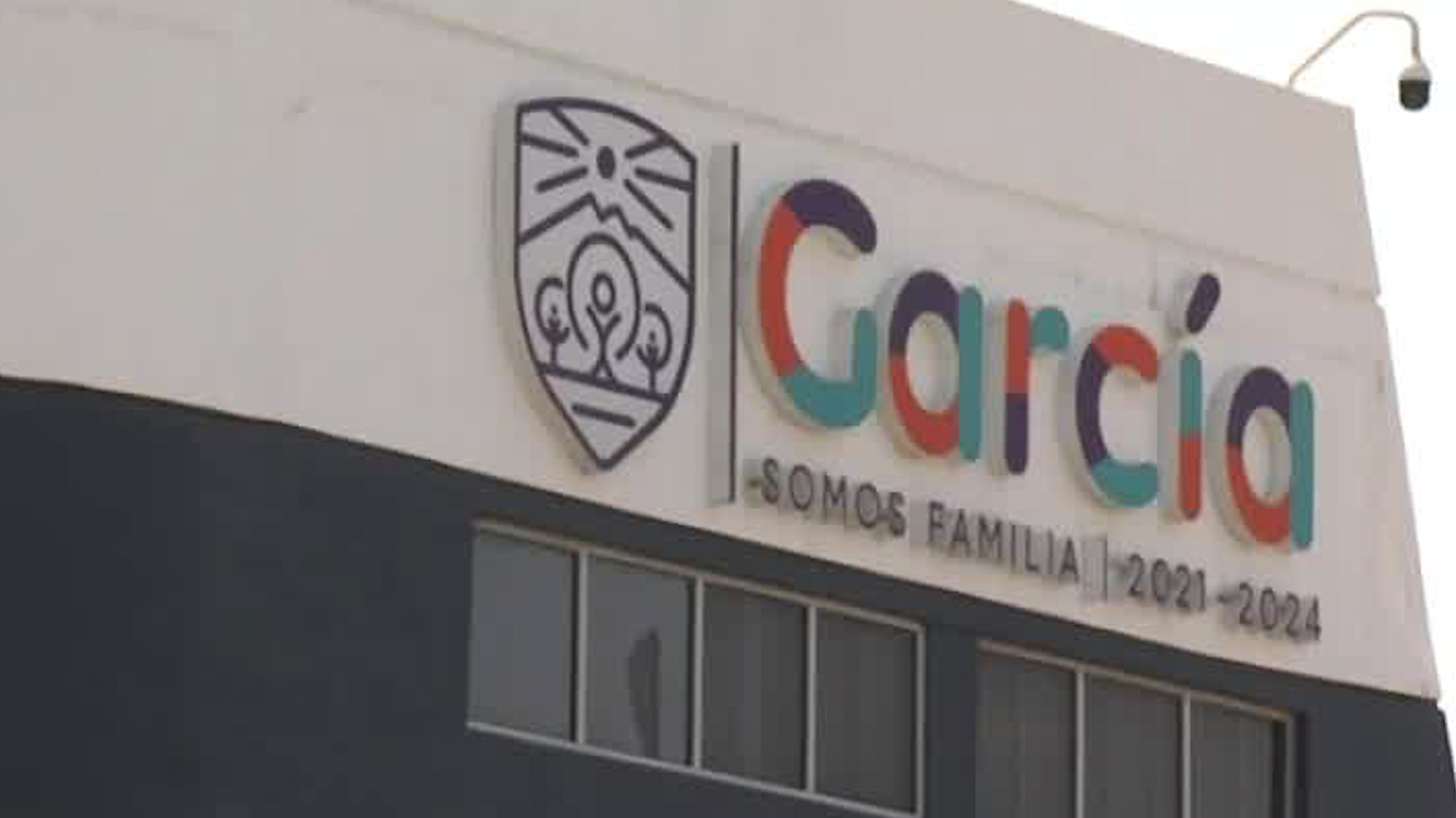 Un influencer y activista que repartía agua en comunidades informó que, sin fundamento legal, le fue retirado un vehículo de carga.