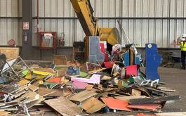 Maquinas tragamonedas destruídas