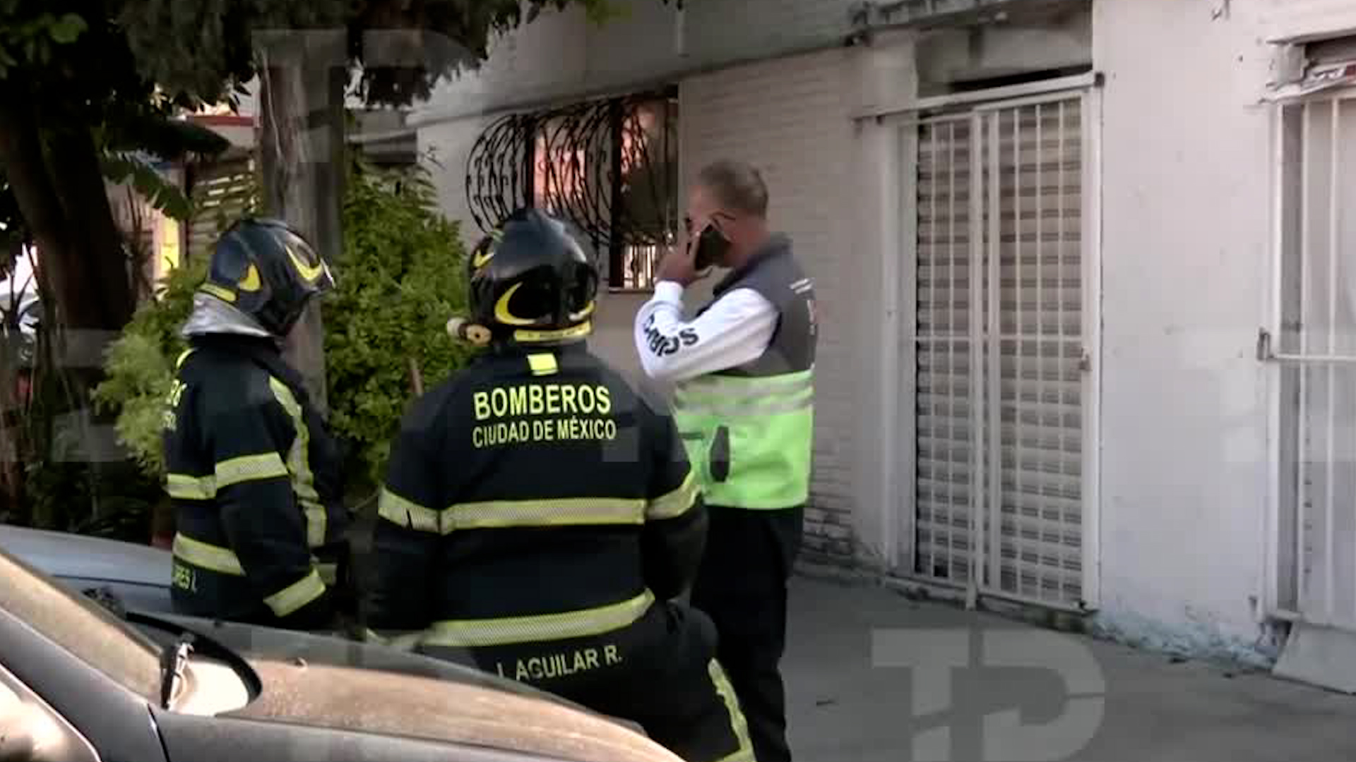 Bomberos y Protección Civil acudieron a la colonia Culhuacán para revisar un reporte de olor a gas.