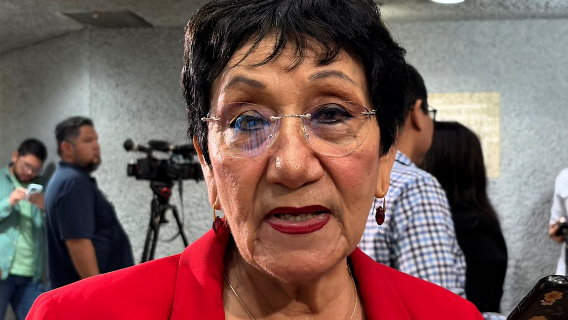 Secretaría de Salud de Nuevo León inicia pruebas venosas en Cendis para detectar plomo en niños. La medida busca confirmar riesgos por contaminación.