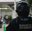 Policía resguardando una escuela de Puebla.