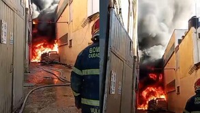 Incendio consume fábrica de hilos en Azcapotzalco, hoy miércoles 29 de abril del 2026.