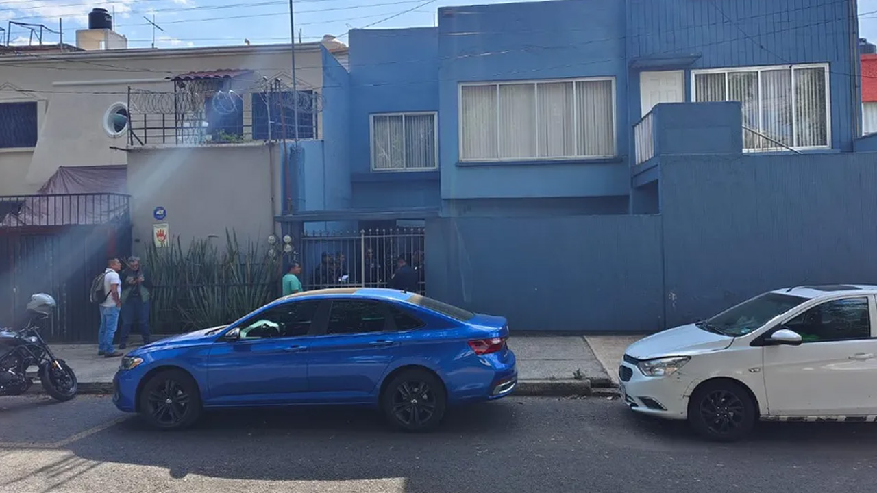 Una familia integrada por un matrimonio y sus dos hijas fue hallada sin vida dentro de su casa en Azcapotzalco. Autoridades investigan el multihomicidio y el ro