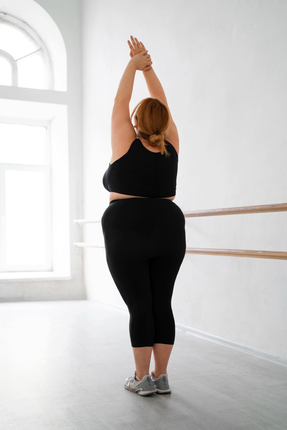 Persona con obesidad ejercitándose para perder peso