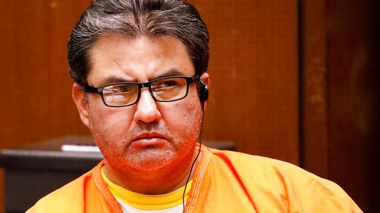 Un juez federal ordenó a la FGR reabrir la investigación contra Naasón Joaquín García, líder de La Luz del Mundo.