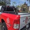 Camioneta y camión de Protección Civil y Bomberos estacionada fuera del Panteón de Mezquitán en Guadalajara
