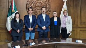 Adrián de la Garza y su gabinete