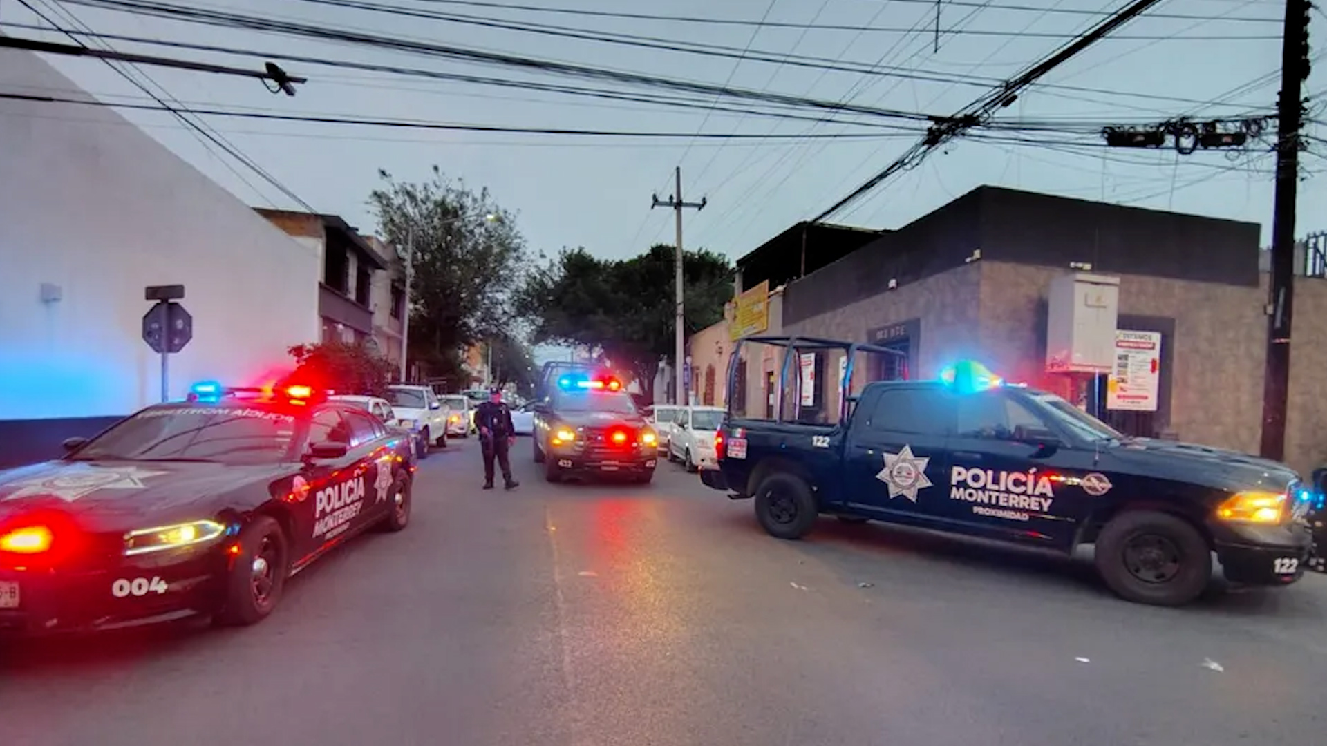 Un fuerte despliegue policiaco se registró a temprana hora del jueves en pleno Centro de Monterrey.