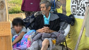 Tras una intensa lucha y una cirugía de urgencia, se confirmó el fallecimiento de Don Perfecto González, icónico camionero de Saltillo. Descanse en paz.