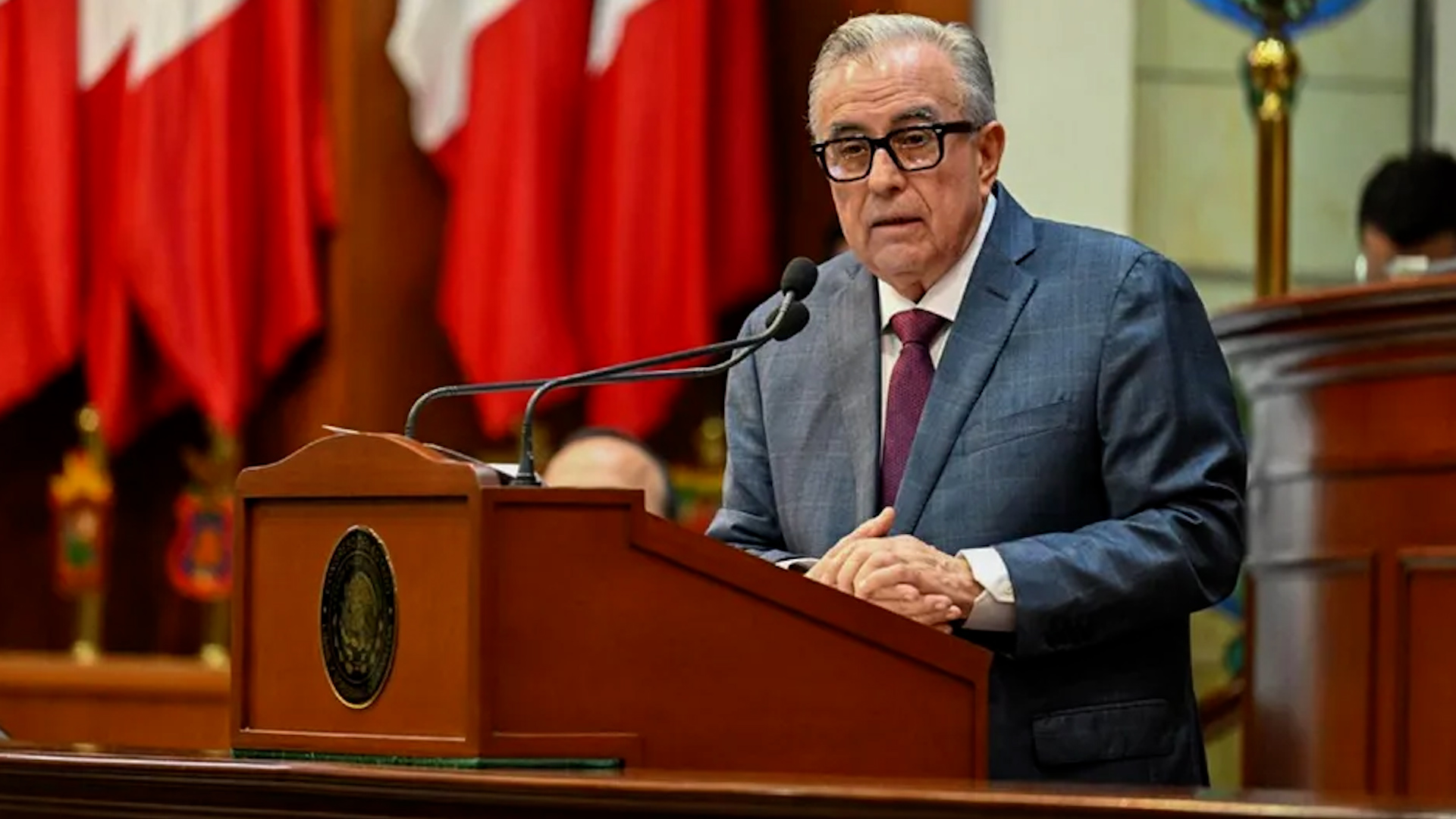 Los cargos que se le imputan son conspiración para la importación de narcóticos, posesión y conspiración de ametralladoras y artefactos explosivos.