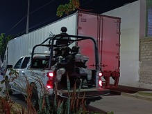 Elementos de la Guardia Nacional Mexicana en coche patrulla