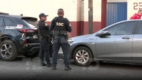 Autoridades investigan la muerte de una mujer dentro de su casa en Venustiano Carranza.