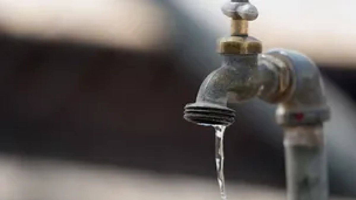 Llave en color gris con una gota de agua