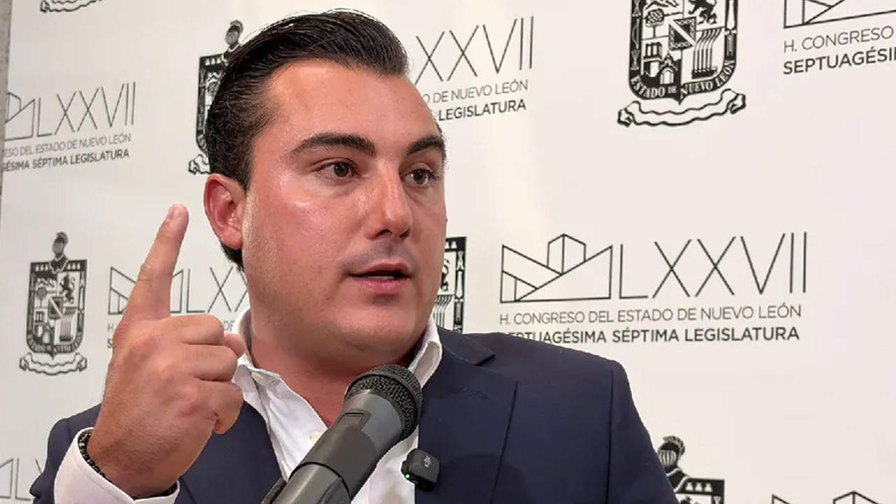 El alcalde de García aseguró que el hombre que murió en instalaciones de Seguridad Pública estaba intoxicado y se desvaneció tras ser detenido.
