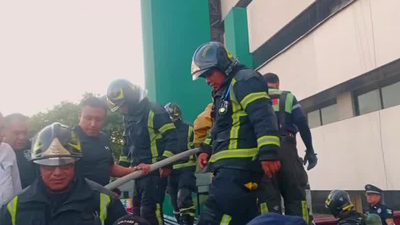 Un incendio por presunto cortocircuito en el Hospital La Raza del IMSS provocó la evacuación de pacientes.