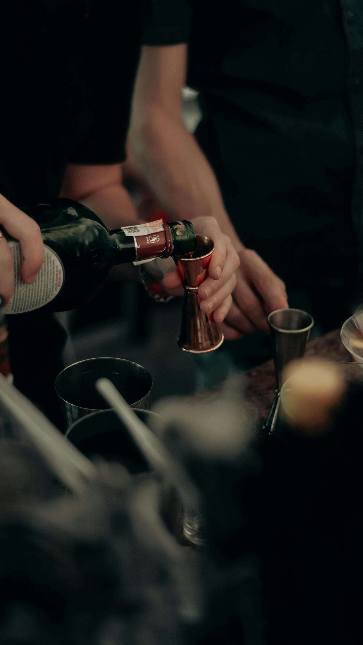 Operativos en bares del Centro de Saltillo dejaron sanciones y desalojos. Autoridades advierten que continuarán.