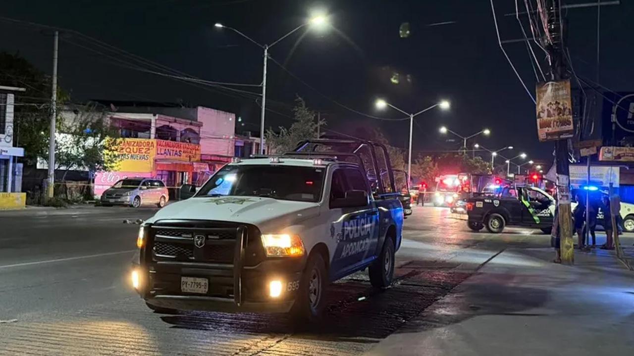 Un menor murió y su hermano resultó herido tras presuntamente ser impactados por una patrulla durante una persecución en Apodaca.