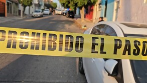 Asesinan a balazos a un joven de 30 años en la colonia Santa Cecilia de Guadalajara cuando iba a trabajar. Autoridades investigan el ataque directo.