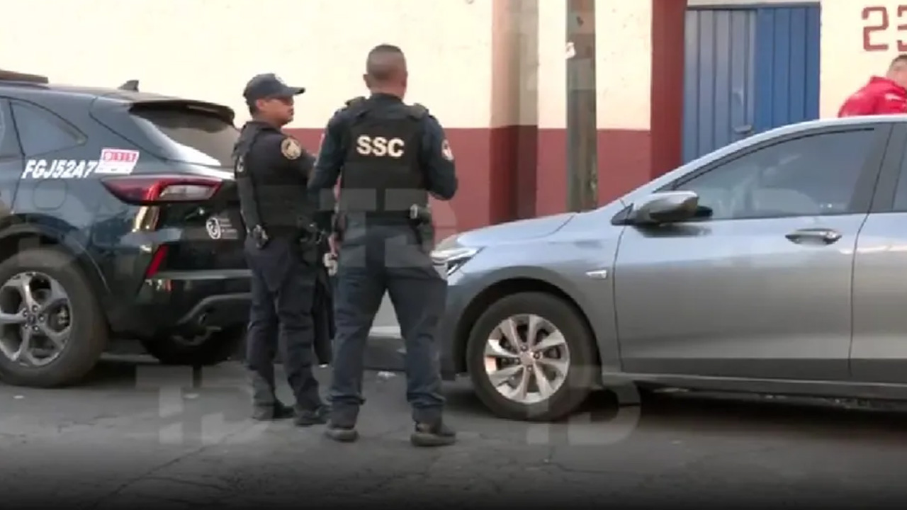 Una mujer encontró a su madre sin vida dentro de su domicilio en la colonia Penitenciaría, en Venustiano Carranza, Ciudad de México.