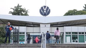 Volkswagen Puebla suspenderá fsus unciones por el Día del trabajo y por otras situaciones.