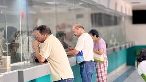 Gente en las oficinas de SIMAS.
