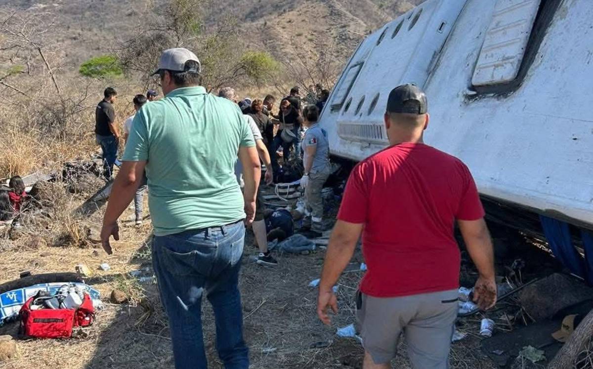 Camión acidentado en Nayarit