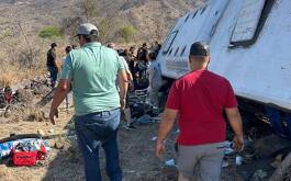 Camión acidentado en Nayarit