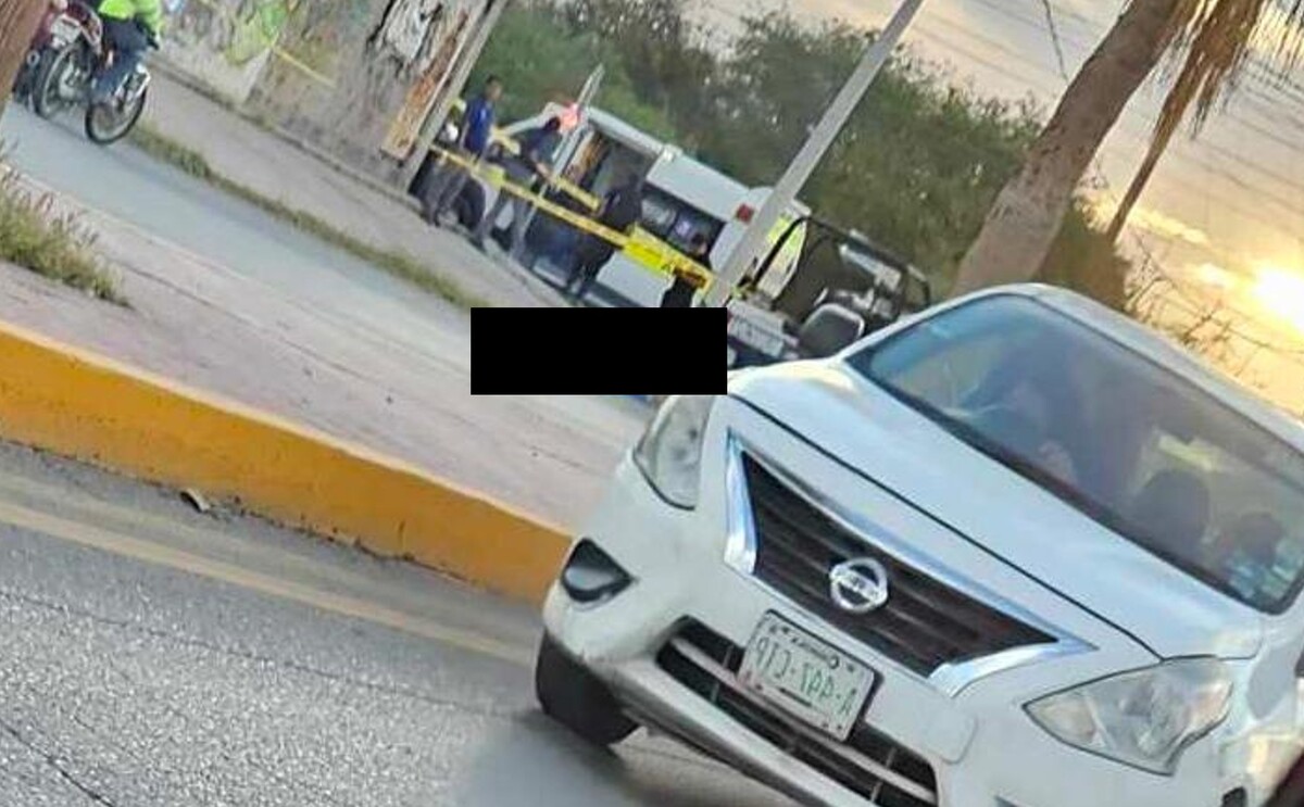 Calle de Torreón con persona sin vida.