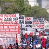 Trabajadores marchando en calles de la Ciudad de México el 1 de mayo.