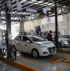 Auto pasando verificación vehicular