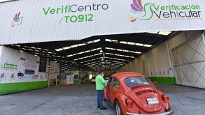 Autos verificando en Edomex