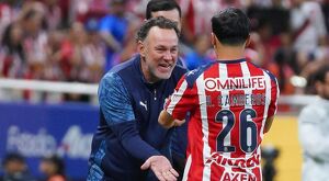Chivas enfrenta a Tigres en un choque de estilos. Analizamos el impacto de Padilla, Sandoval y Camberos en el esquema de Milito para esta serie crucial.