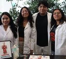 Estudiantes de la Facultad de Medicina BUAP en un proyecto dentro de las instalaciones