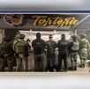 policías con un detenido por venta de cristal en coronango