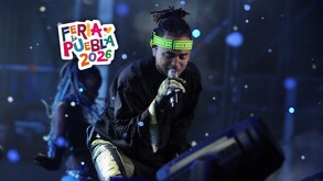 ozuna cantando en un escenario