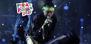 ozuna cantando en un escenario