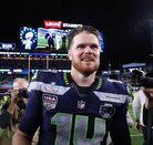 Sam Darnold con Seattle Seahawks en un partido de NFL.