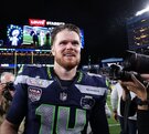 Sam Darnold con Seattle Seahawks en un partido de NFL.