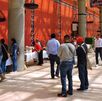 Personas asisten a un evento en el Centro de Convenciones de Puebla.
