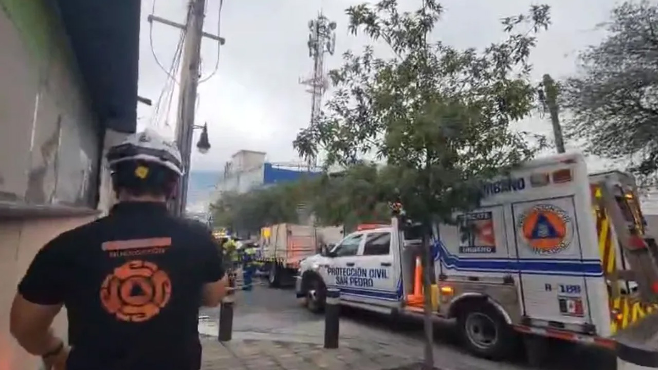 Un joven resultó intoxicado tras intentar apagar un incendio en una veterinaria en San Pedro.